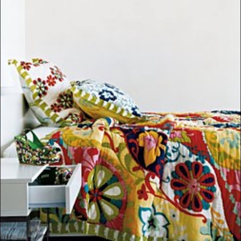 Anthropologie Bella Hothouse Queen Quilt